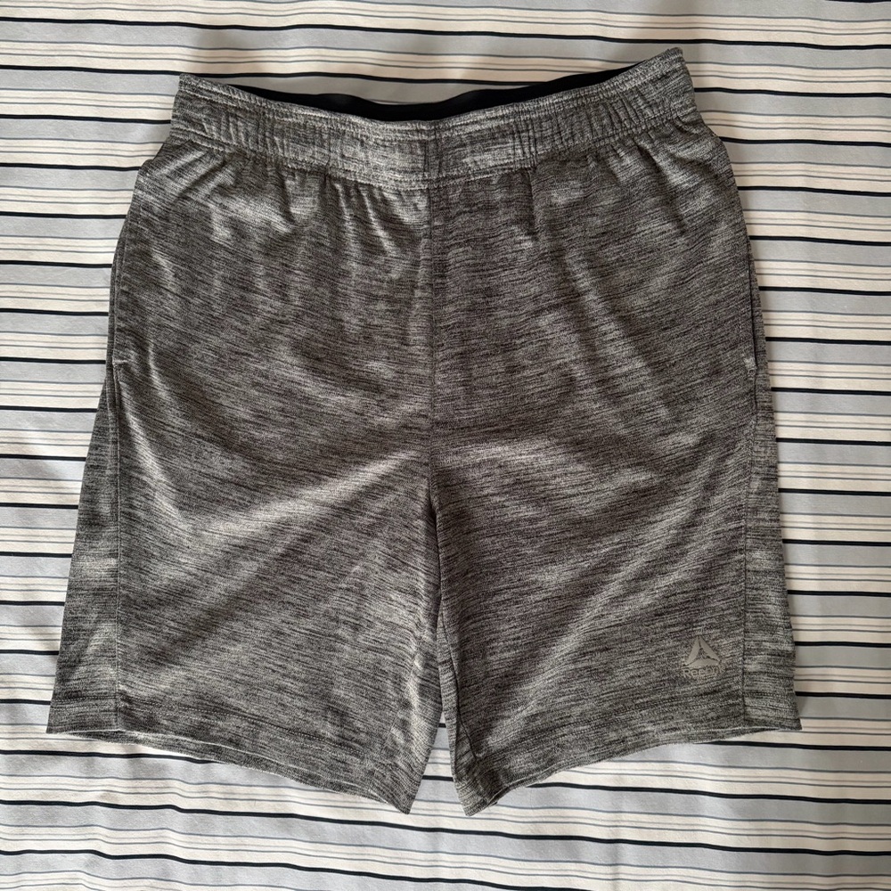 Reebok men’s shorts (size m)